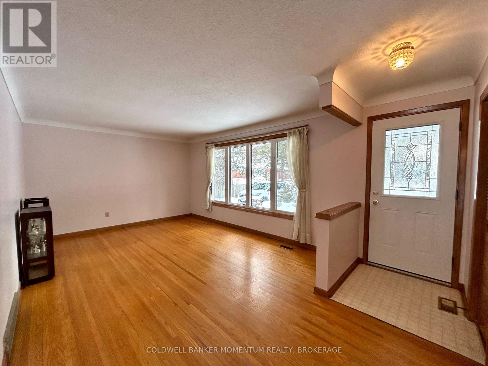 3 Island Road, St. Catharines, Ontario  L2M 4B5 - Photo 6 - X12749546