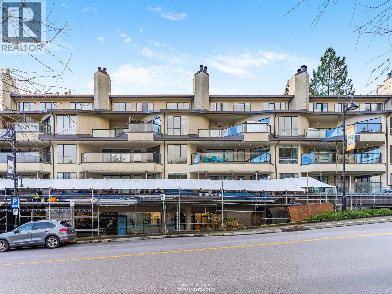 203 4323 Gallant Avenue, North Vancouver, British Columbia  V7G 2C1 - Photo 4 - R3085281