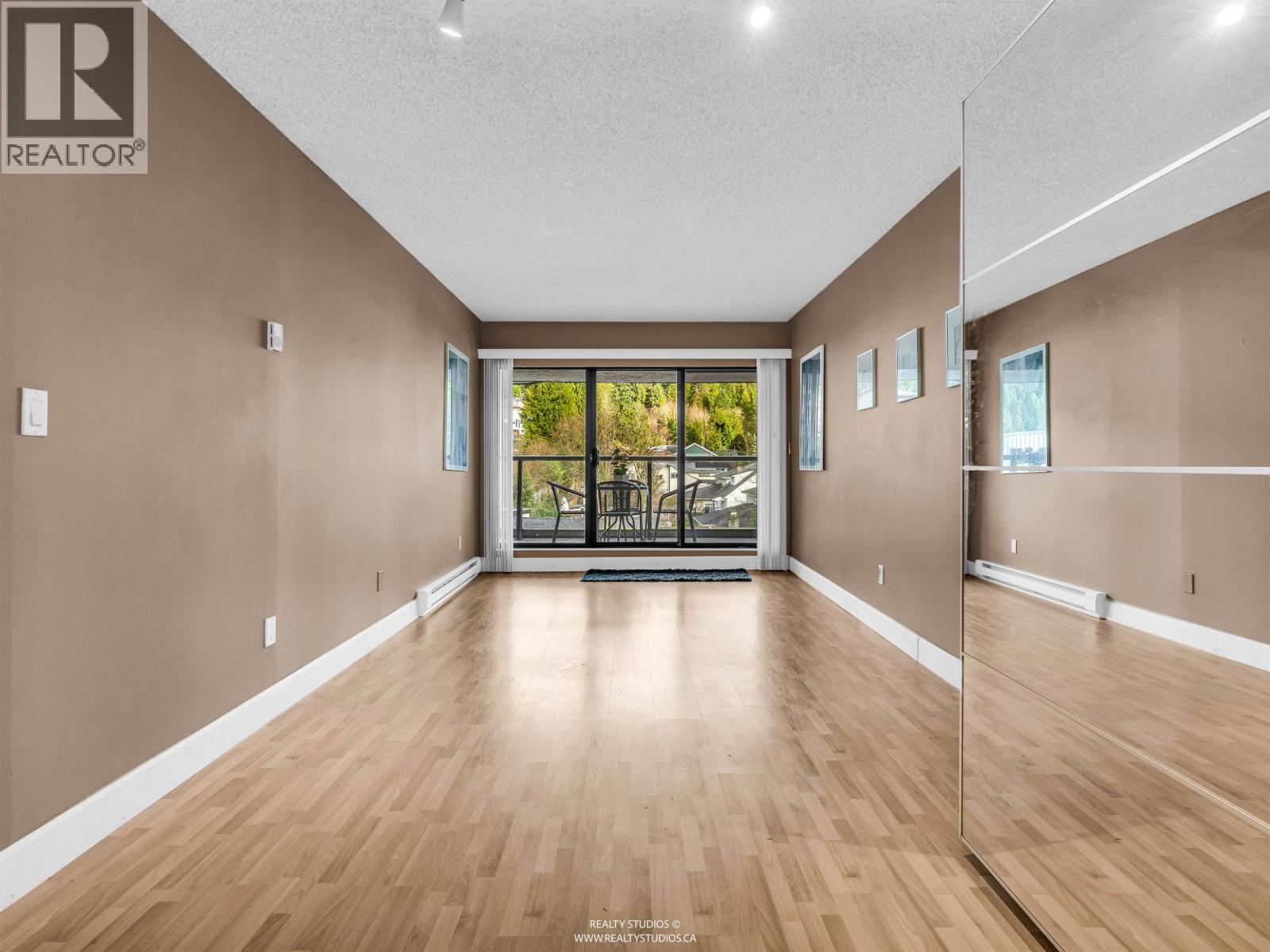 203 4323 Gallant Avenue, North Vancouver, British Columbia  V7G 2C1 - Photo 8 - R3085281