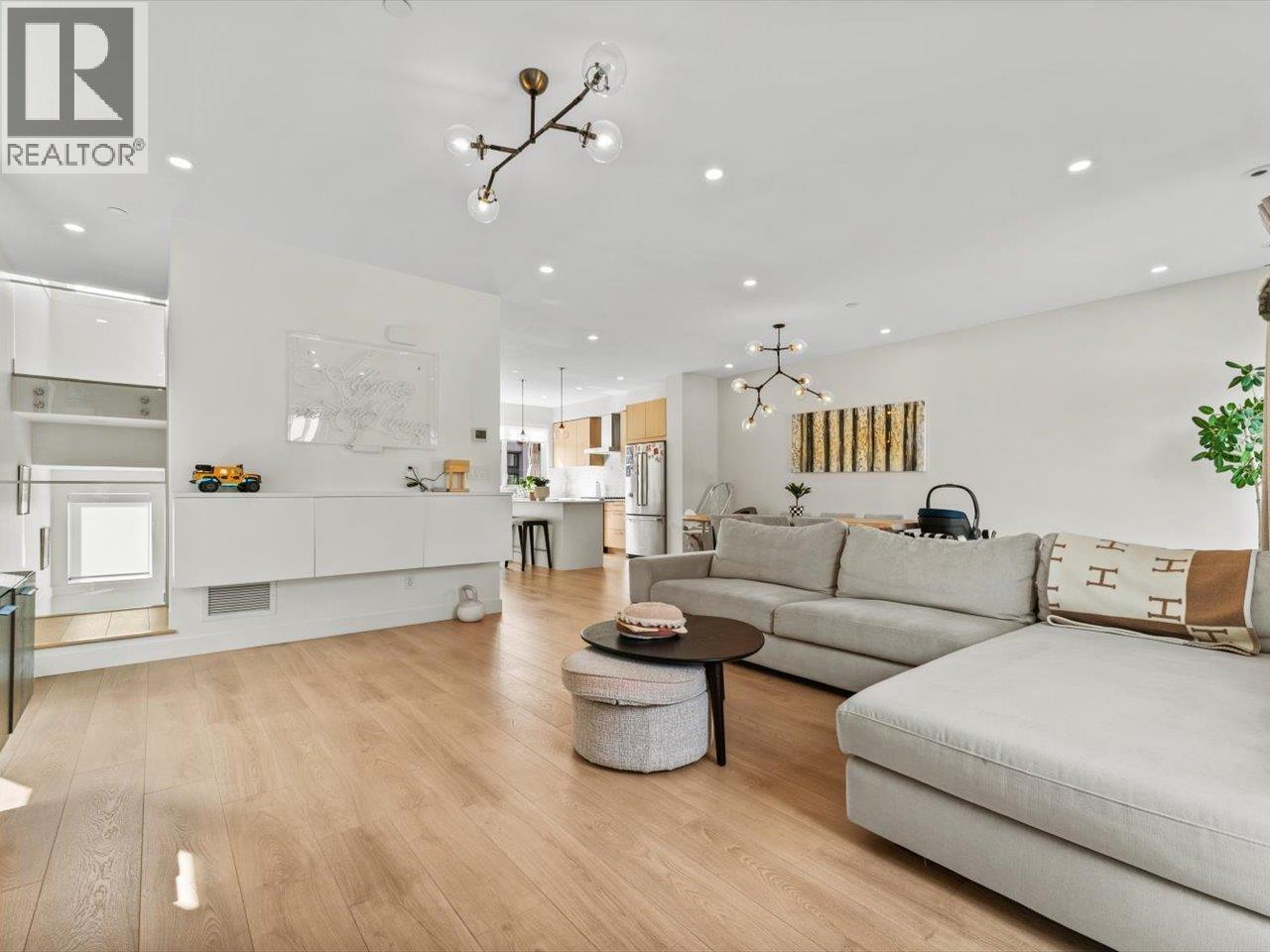 66 3597 Malsum Drive, North Vancouver, British Columbia  V7G 0B2 - Photo 3 - R3085291