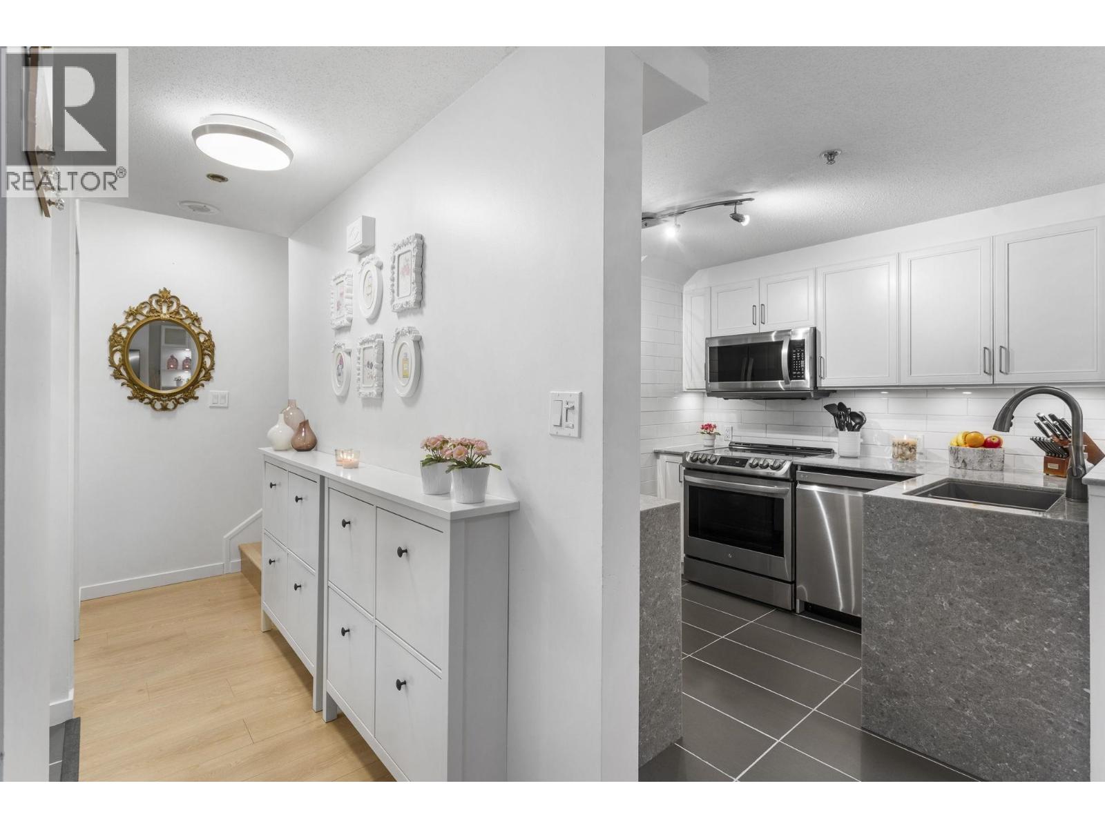 Th1 1889 Rosser Avenue, Burnaby, British Columbia  V5C 6R4 - Photo 10 - R3085310