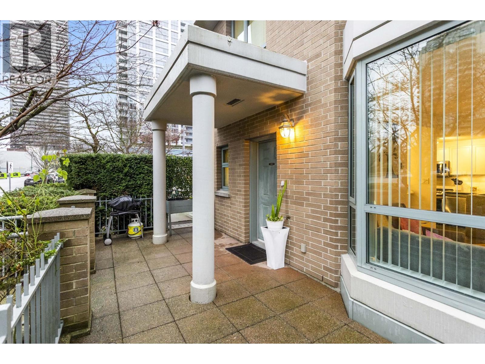 Th1 1889 Rosser Avenue, Burnaby, British Columbia  V5C 6R4 - Photo 27 - R3085310