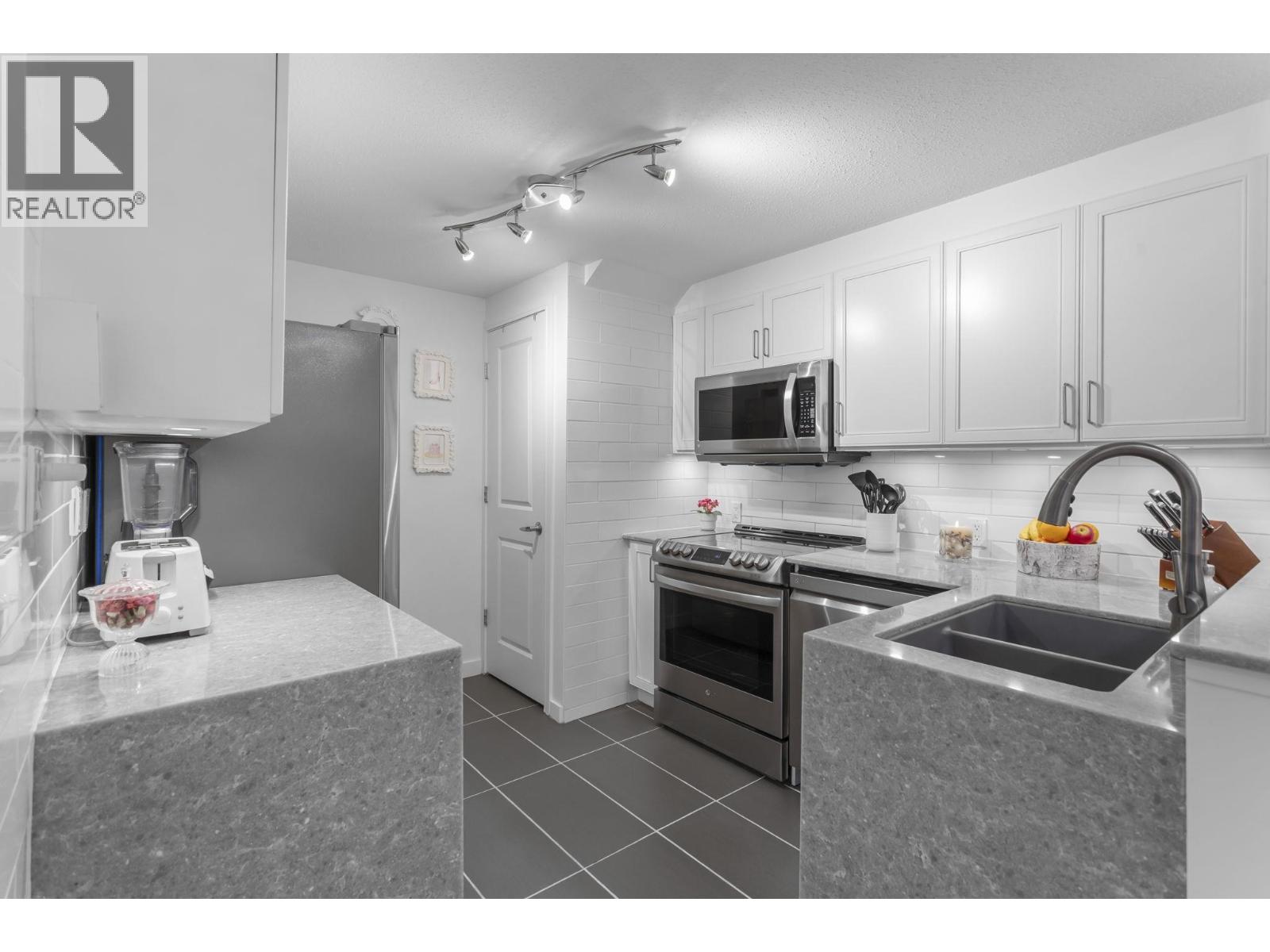 Th1 1889 Rosser Avenue, Burnaby, British Columbia  V5C 6R4 - Photo 7 - R3085310