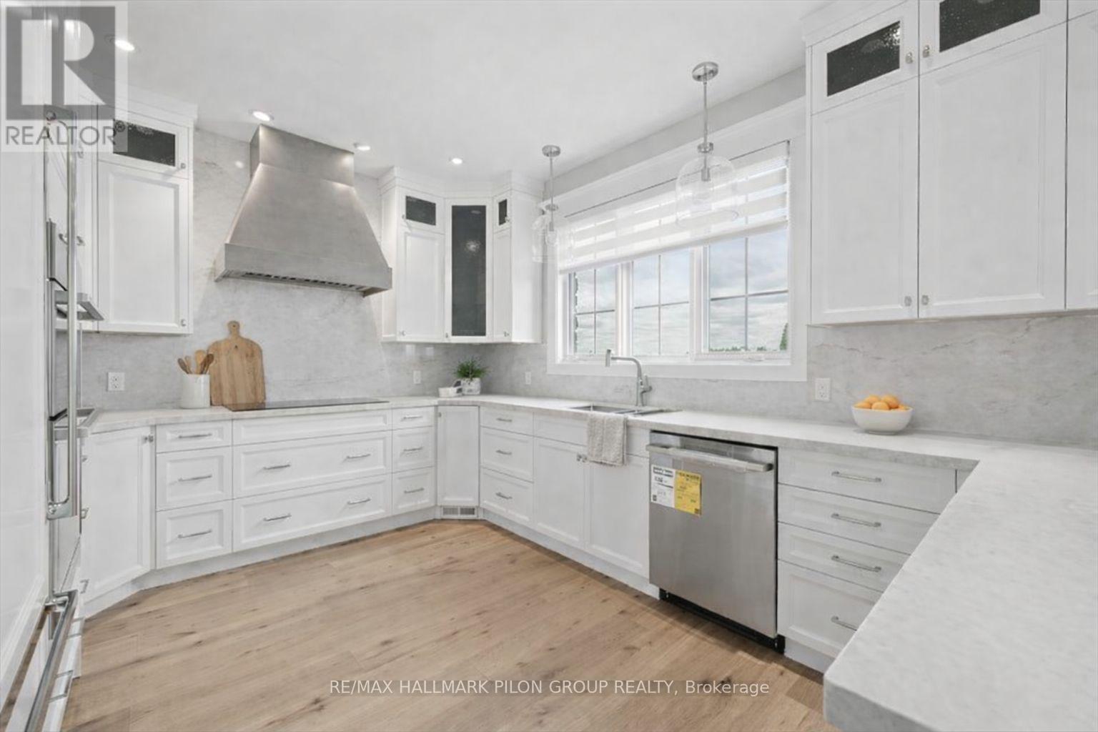 6373 Radisson Way, Ottawa, Ontario  K1C 2Z9 - Photo 8 - X12456005