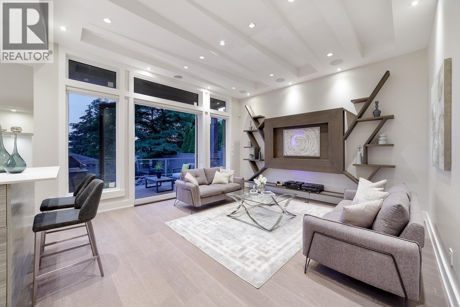 517 Granada Crescent, North Vancouver, British Columbia  V7N 3A7 - Photo 8 - R3085274