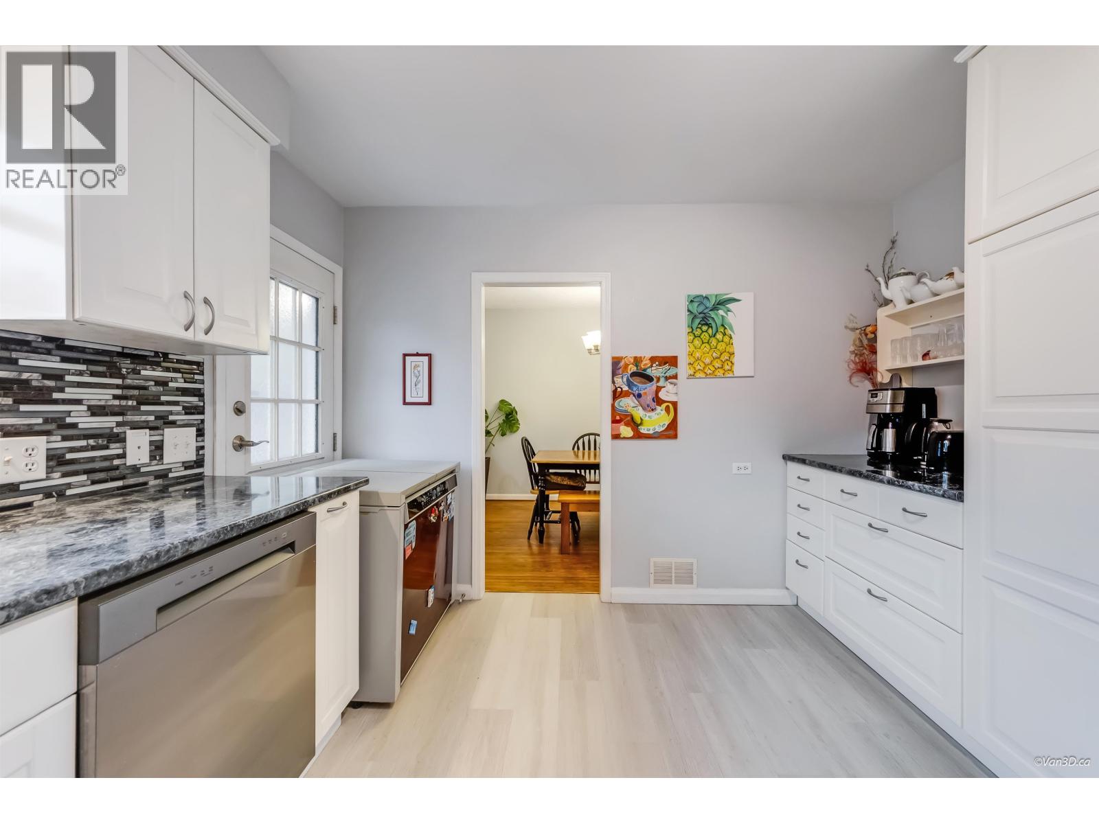 3020 Thorncliffe Drive, North Vancouver, British Columbia  V7R 2T1 - Photo 14 - R3085325