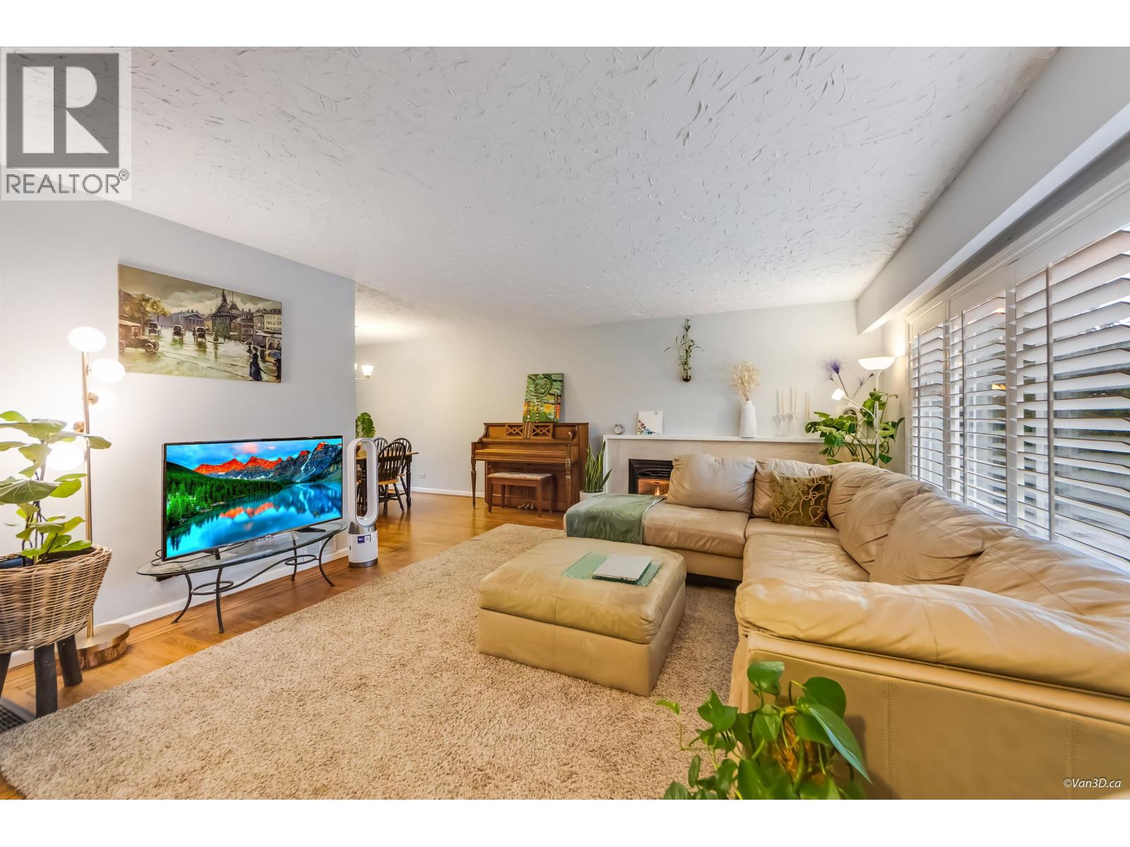 3020 Thorncliffe Drive, North Vancouver, British Columbia  V7R 2T1 - Photo 4 - R3085325