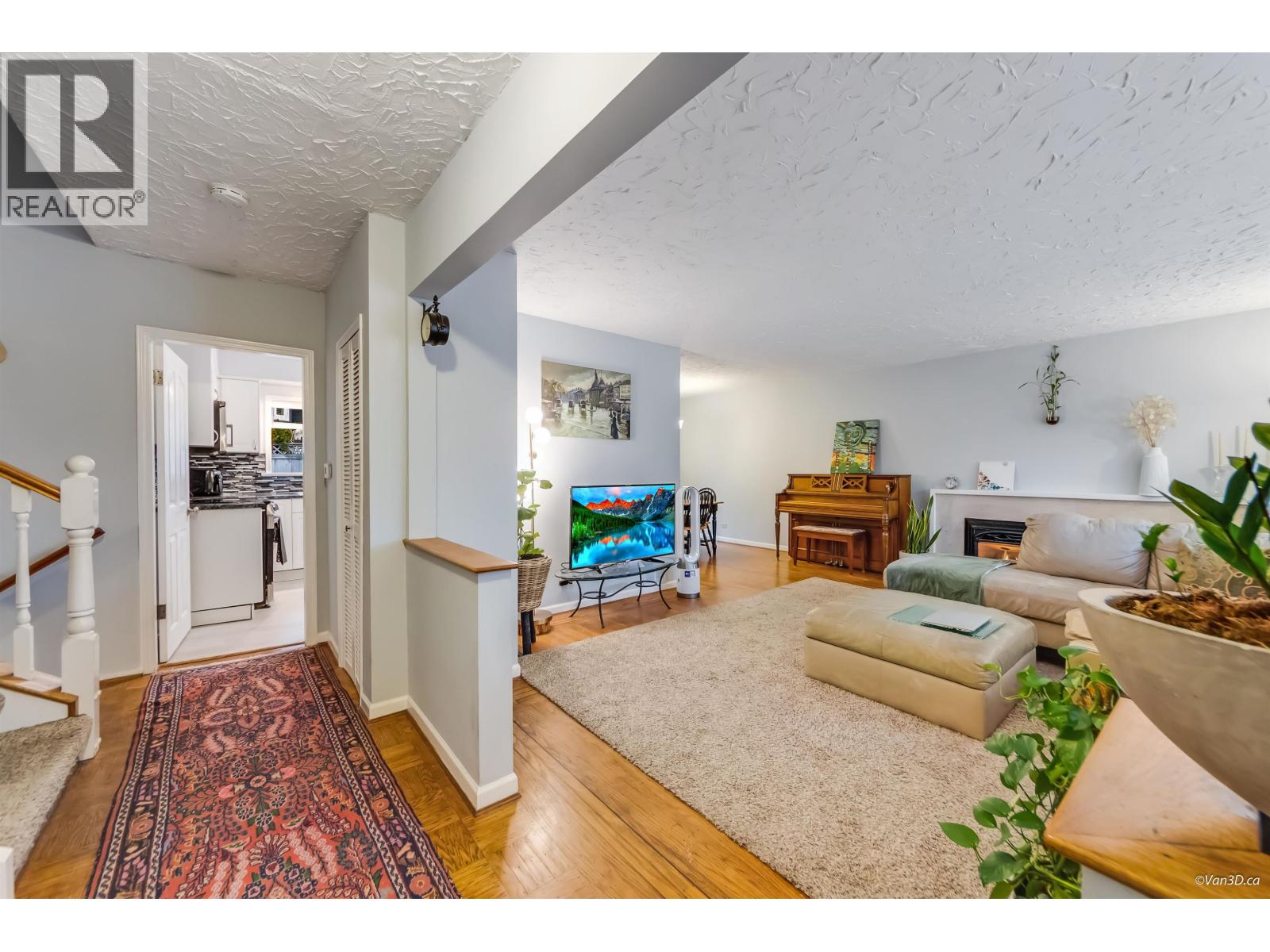 3020 Thorncliffe Drive, North Vancouver, British Columbia  V7R 2T1 - Photo 6 - R3085325