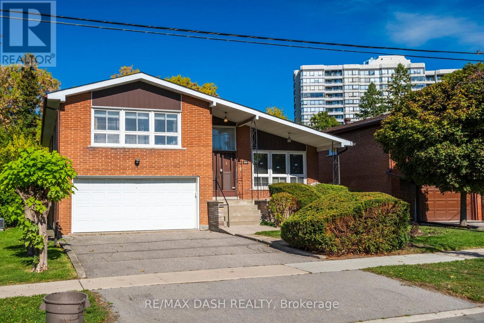 48 RUSSFAX DRIVE, Toronto, Ontario