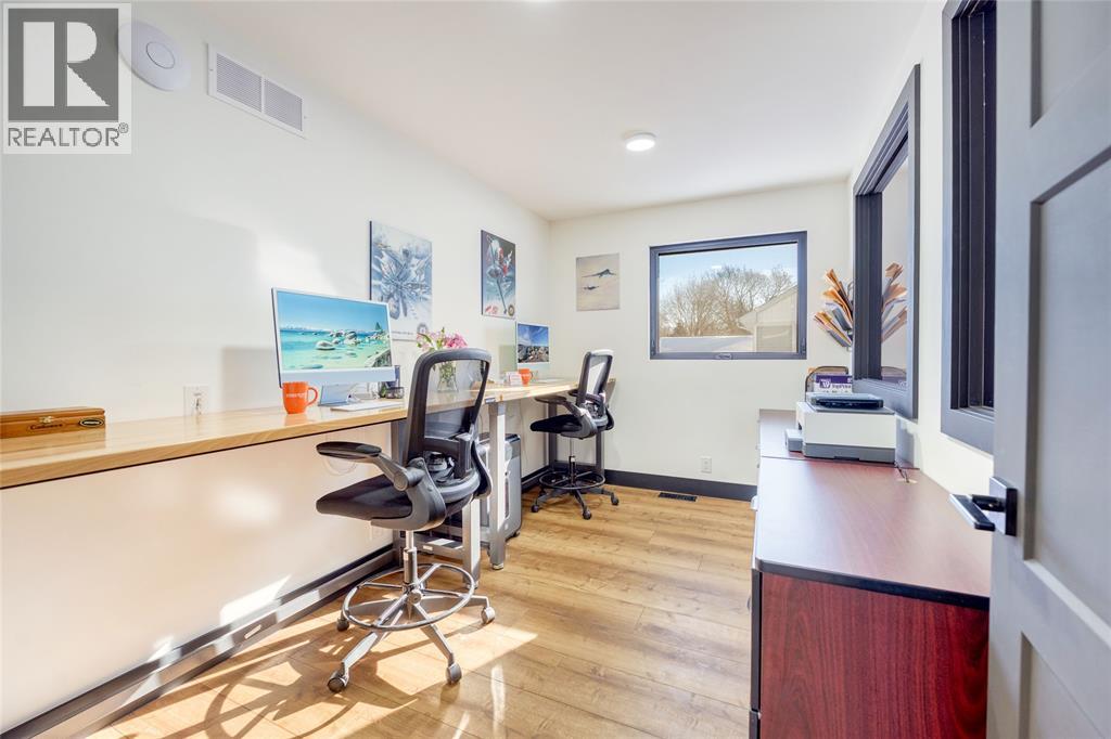 747 Broadway Street, Plympton-Wyoming, Ontario  N0N 1T0 - Photo 10 - 26002353