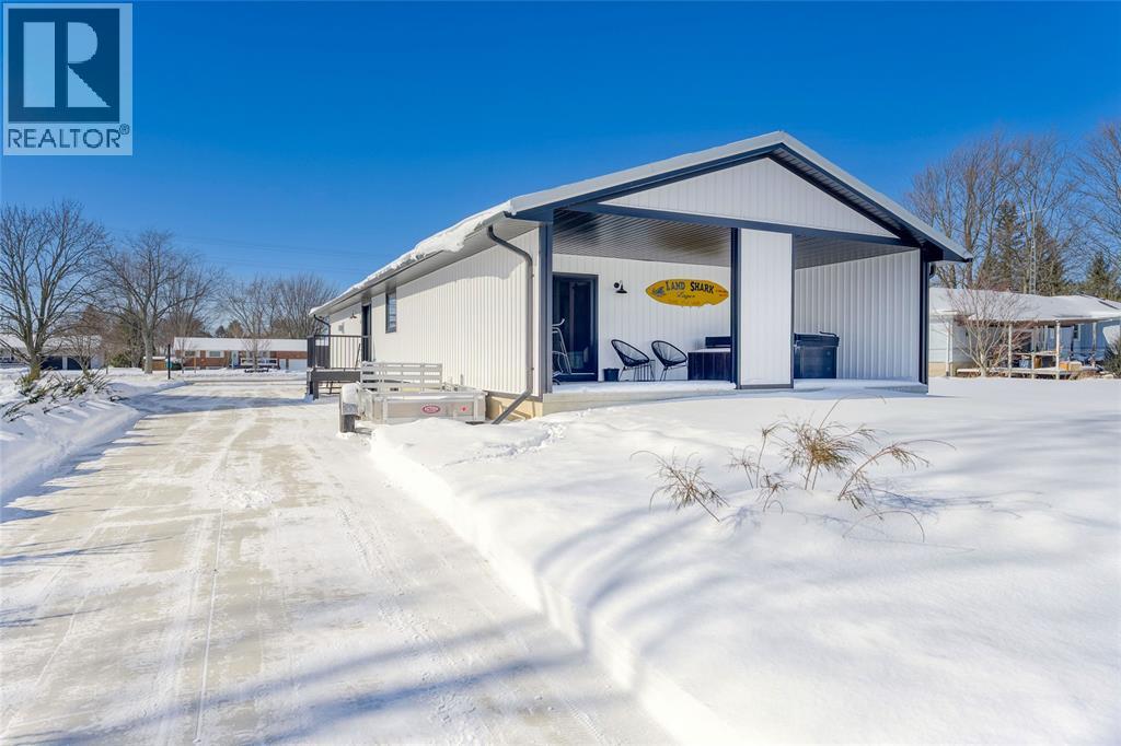 747 Broadway Street, Plympton-Wyoming, Ontario  N0N 1T0 - Photo 23 - 26002353