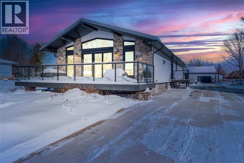 747 Broadway Street, Plympton-Wyoming, Ontario  N0N 1T0 - Photo 49 - 26002353