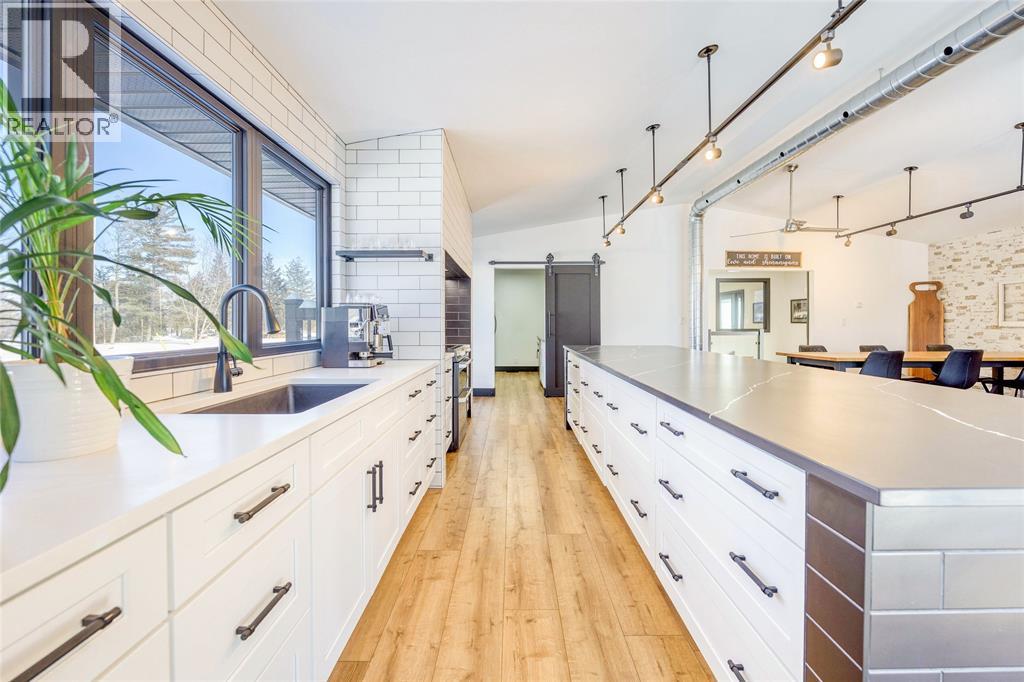 747 Broadway Street, Plympton-Wyoming, Ontario  N0N 1T0 - Photo 5 - 26002353