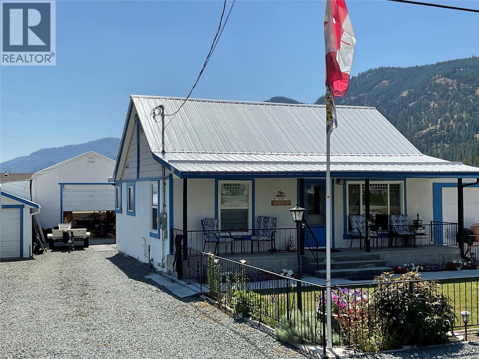324 Hartland Avenue, Midway, British Columbia  V0H 1M0 - Photo 1 - 10374571