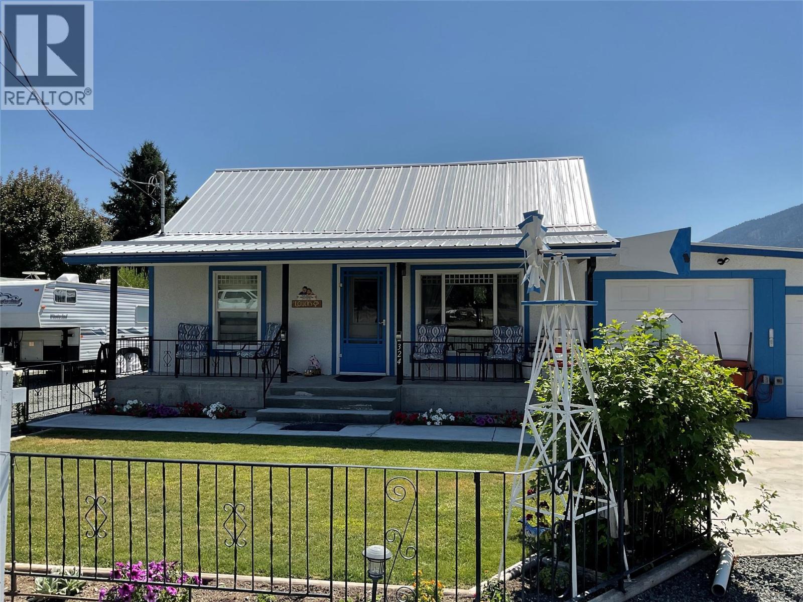 324 Hartland Avenue, Midway, British Columbia  V0H 1M0 - Photo 2 - 10374571