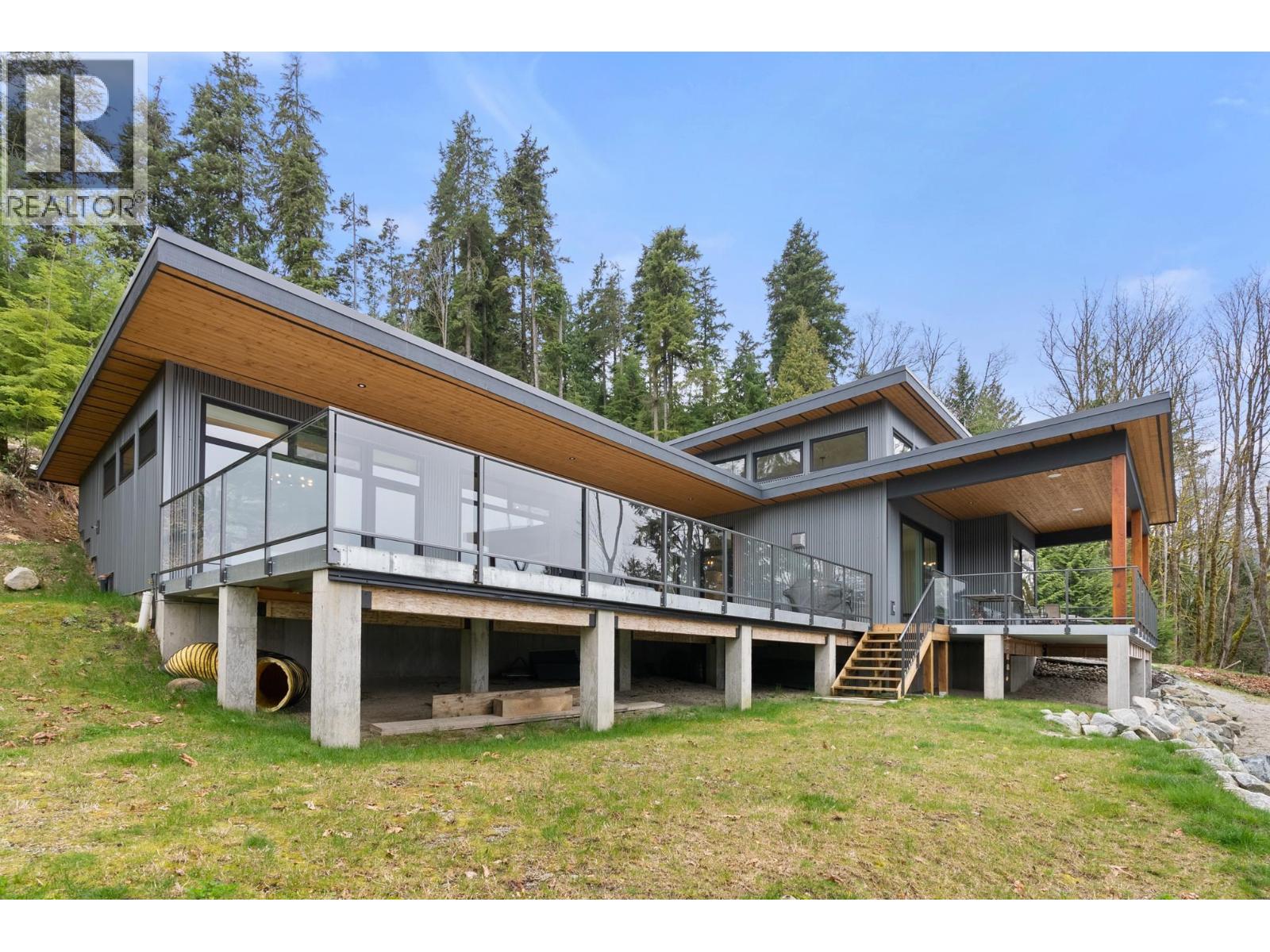 103 Witherby Road, Gibsons, British Columbia  V0N 1V6 - Photo 1 - R3085193