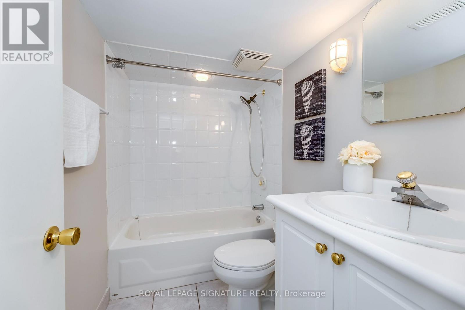 118 Blantyre Avenue, Toronto, Ontario  M1N 2R5 - Photo 23 - E12749576