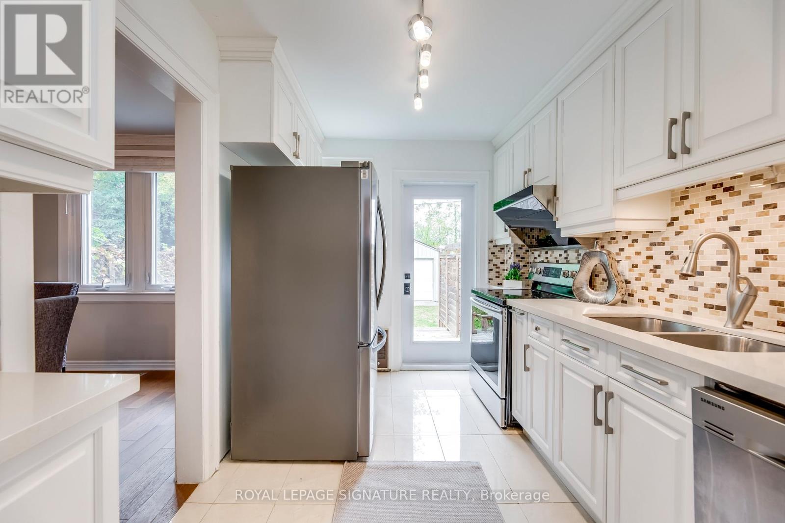 118 Blantyre Avenue, Toronto, Ontario  M1N 2R5 - Photo 9 - E12749576