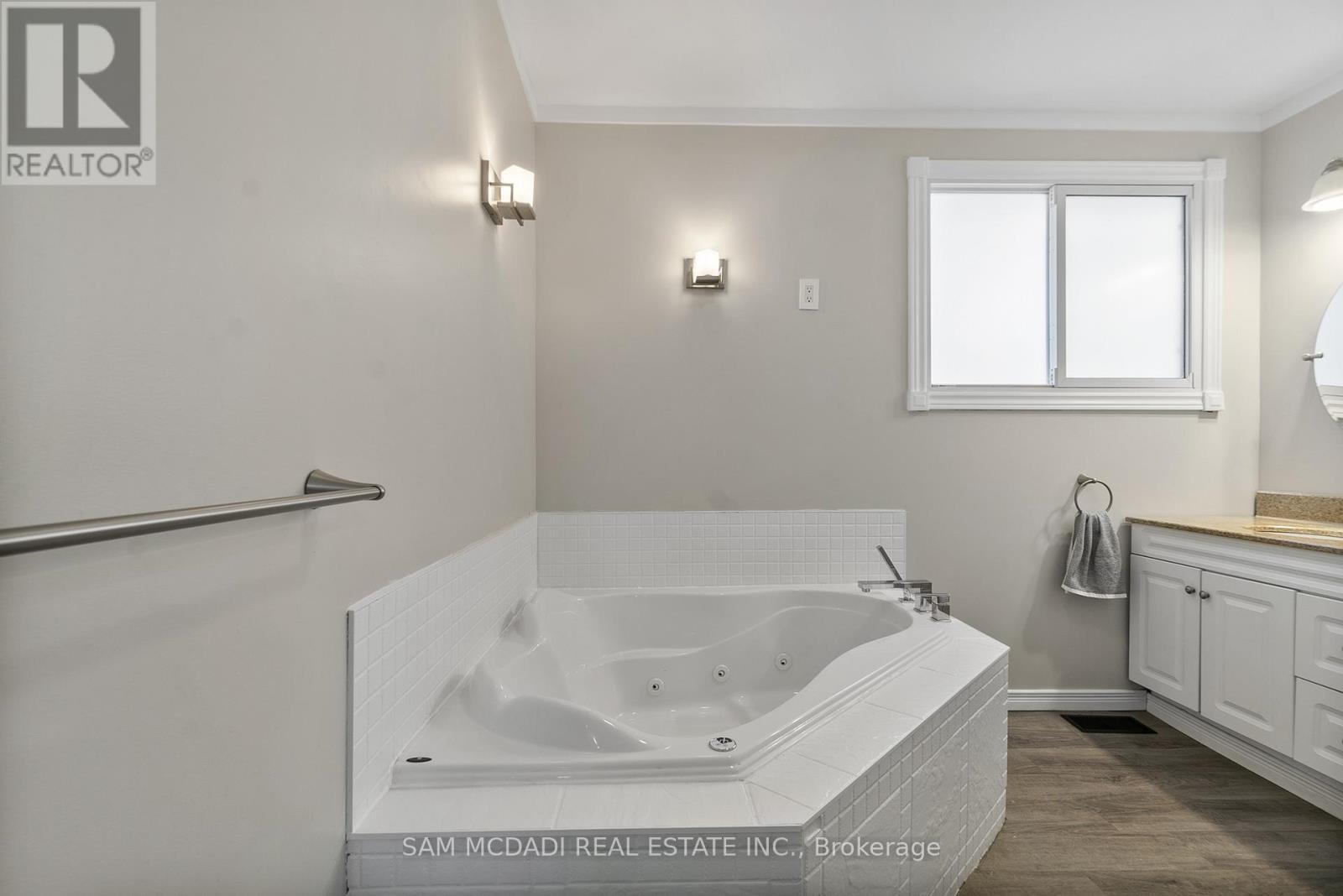 1805 River Road W, Wasaga Beach, Ontario  L9Z 2X5 - Photo 12 - S12749538