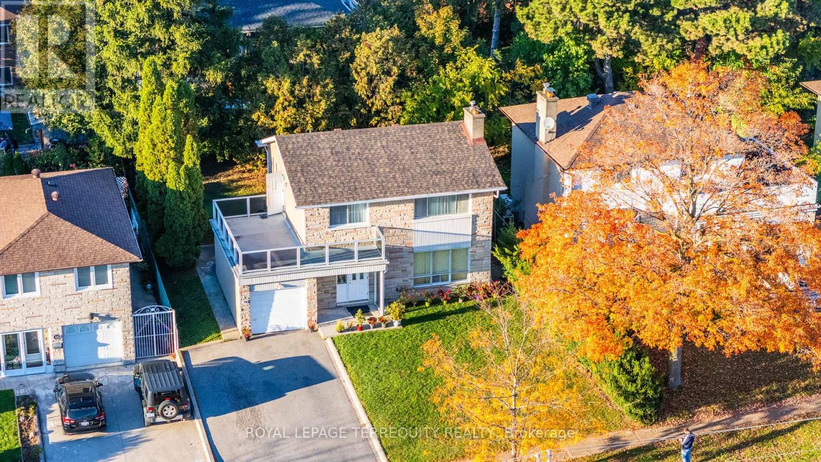 106 Grandravine Drive, Toronto, Ontario  M3J 1B4 - Photo 4 - W12749554