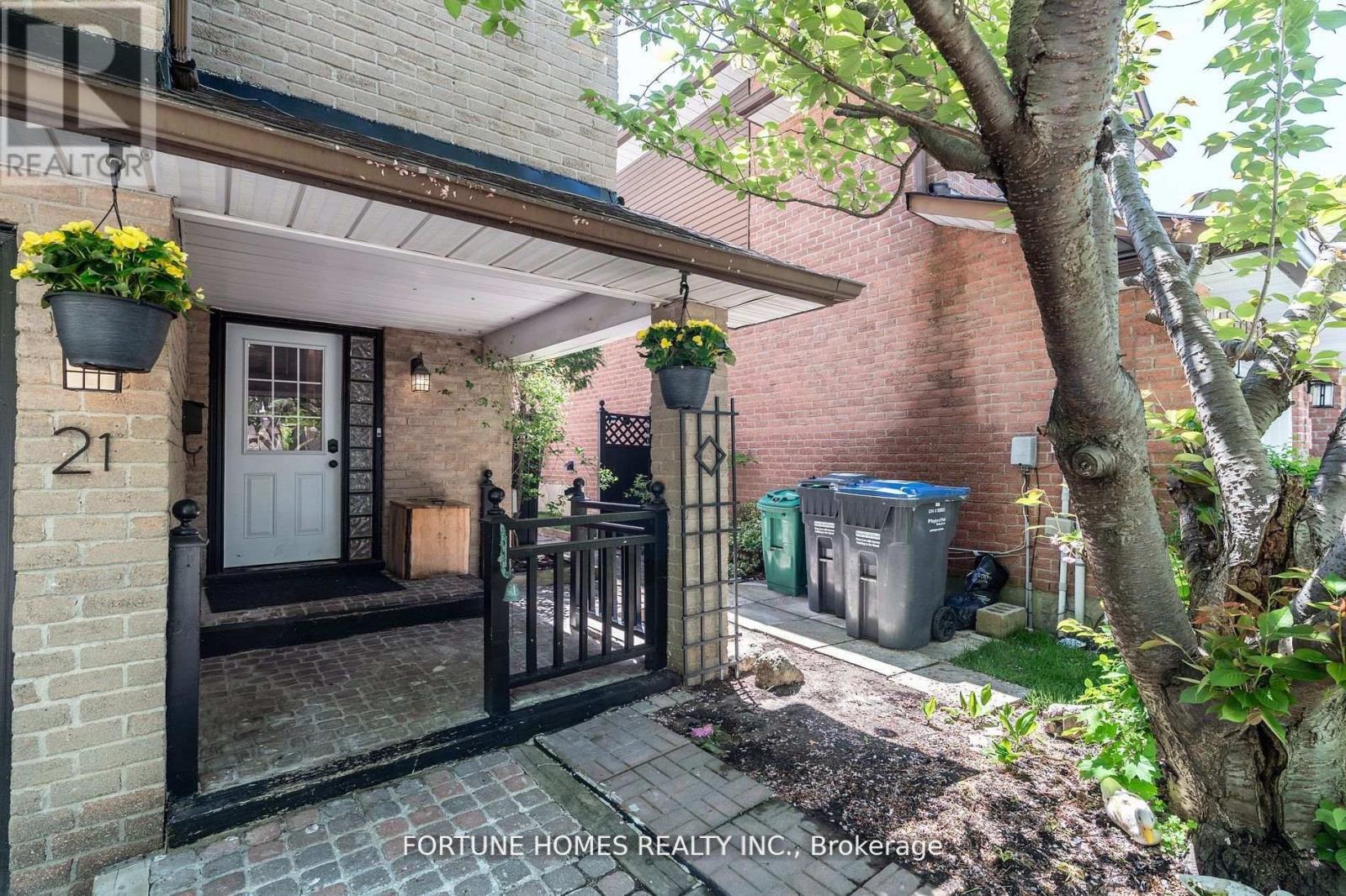 21 Garden Avenue, Brampton, Ontario  L6X 1M4 - Photo 4 - W12749620