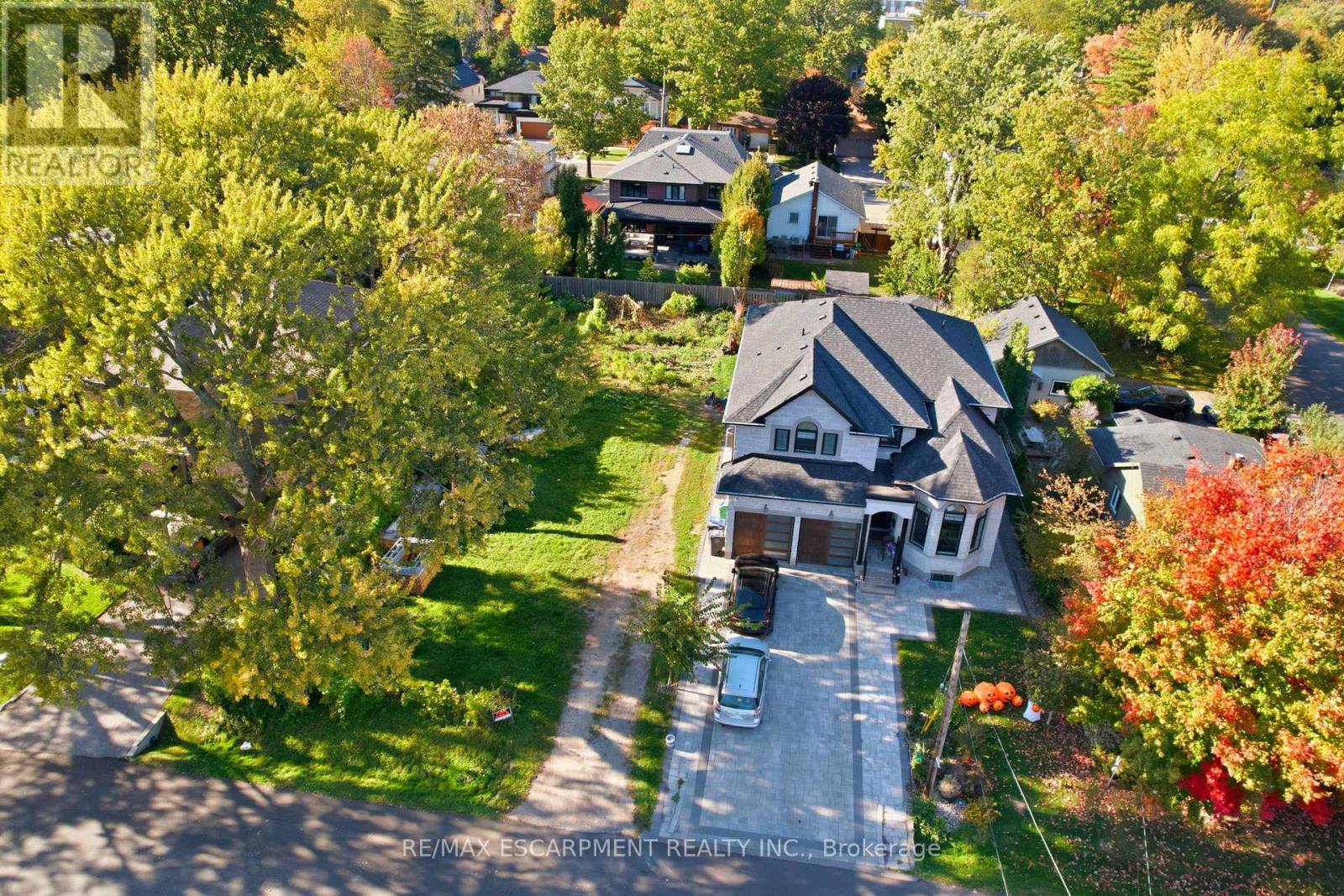 75 Troy Street, Mississauga, Ontario  L5G 1S6 - Photo 6 - W12749654