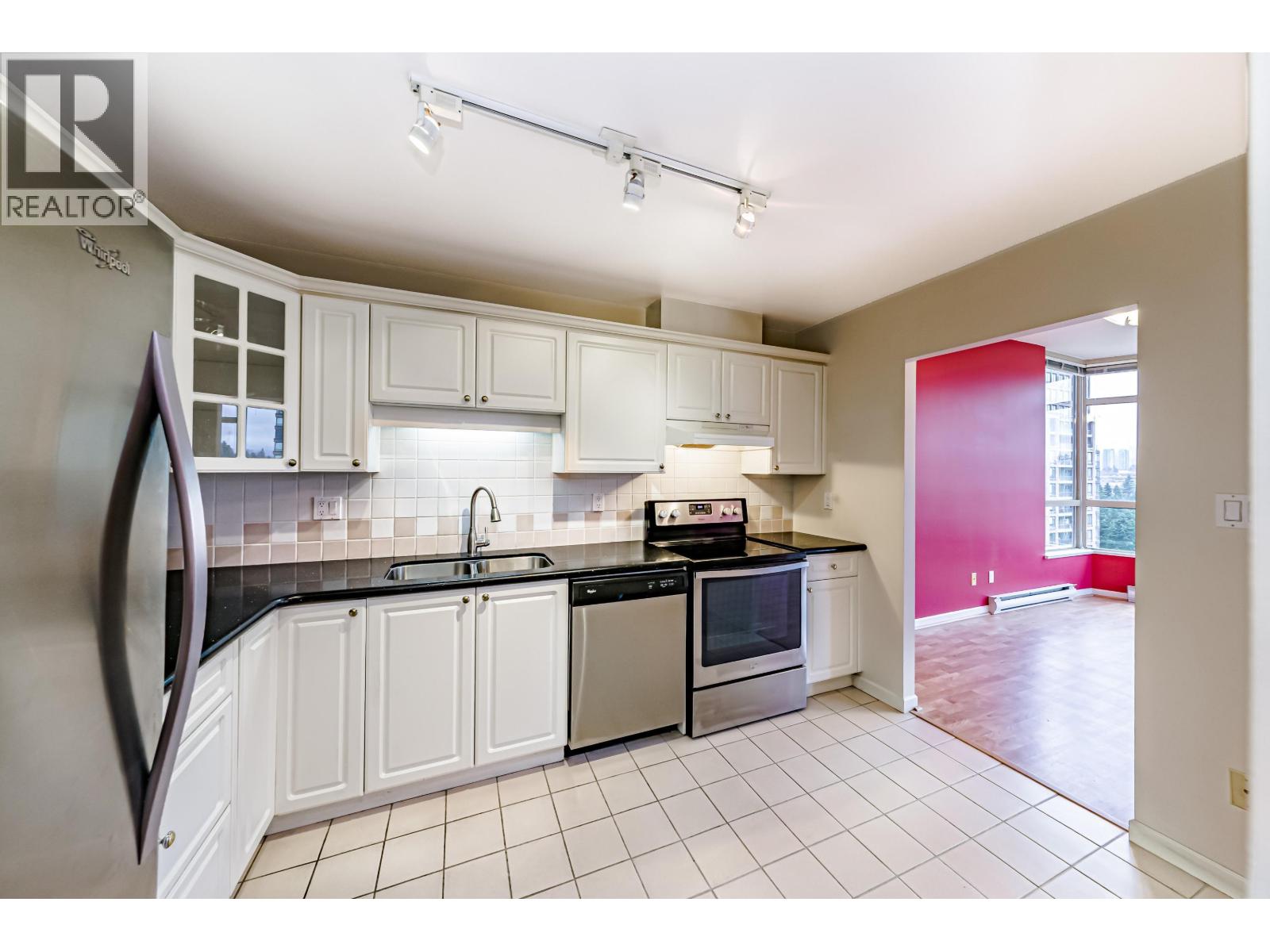 Listing Picture 11 of 31 : 1502 6838 STATION HILL DRIVE, Burnaby / 本拿比 - 魯藝地產 Yvonne Lu Group - MLS Medallion Club Member