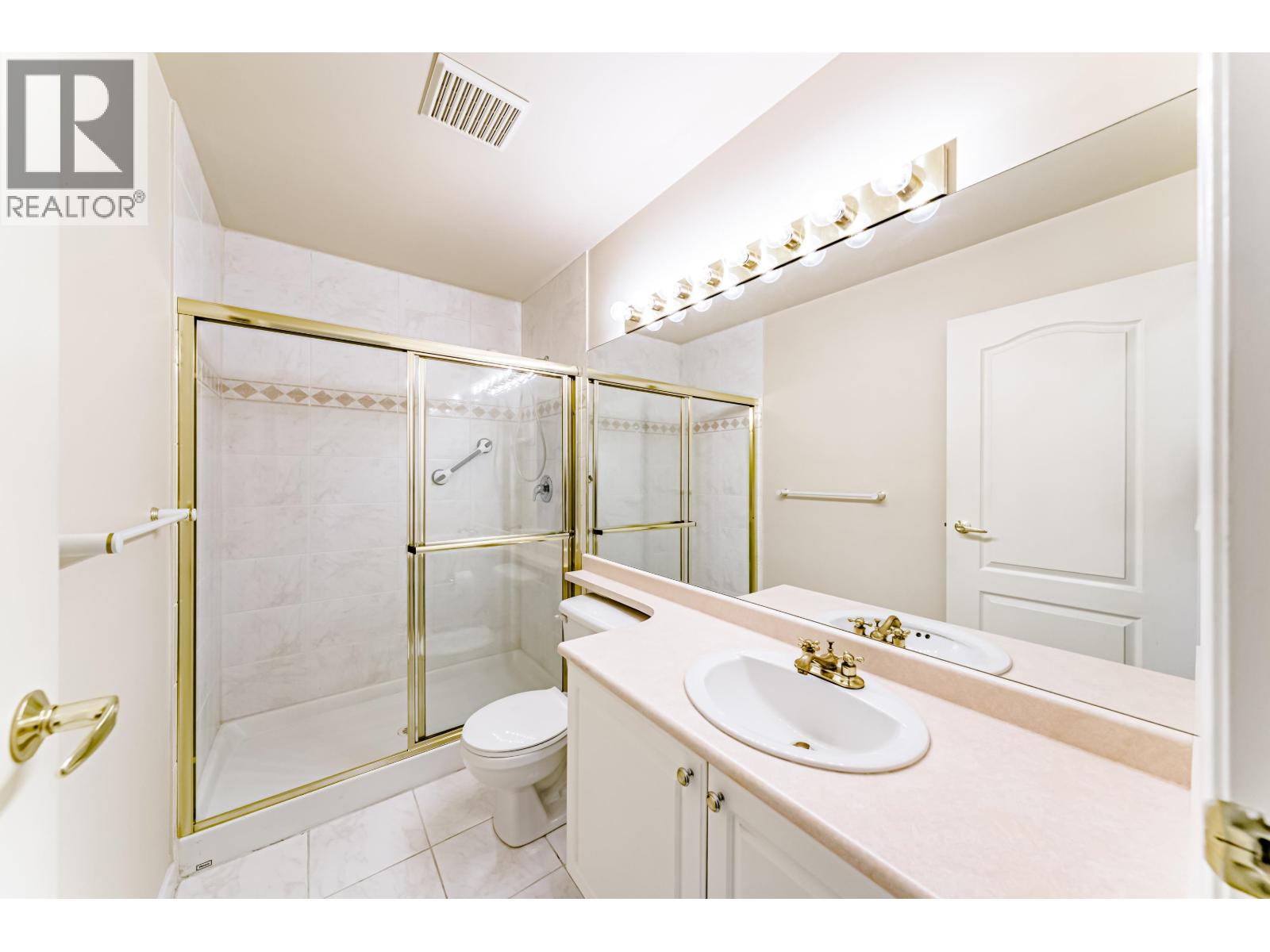 Listing Picture 17 of 31 : 1502 6838 STATION HILL DRIVE, Burnaby / 本拿比 - 魯藝地產 Yvonne Lu Group - MLS Medallion Club Member