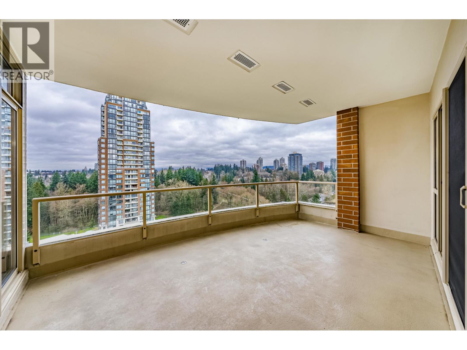 Listing Picture 18 of 31 : 1502 6838 STATION HILL DRIVE, Burnaby / 本拿比 - 魯藝地產 Yvonne Lu Group - MLS Medallion Club Member