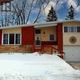 259 Ross Avenue, Kitchener, Ontario  N2A 1V7 - Photo 1 - X12749574