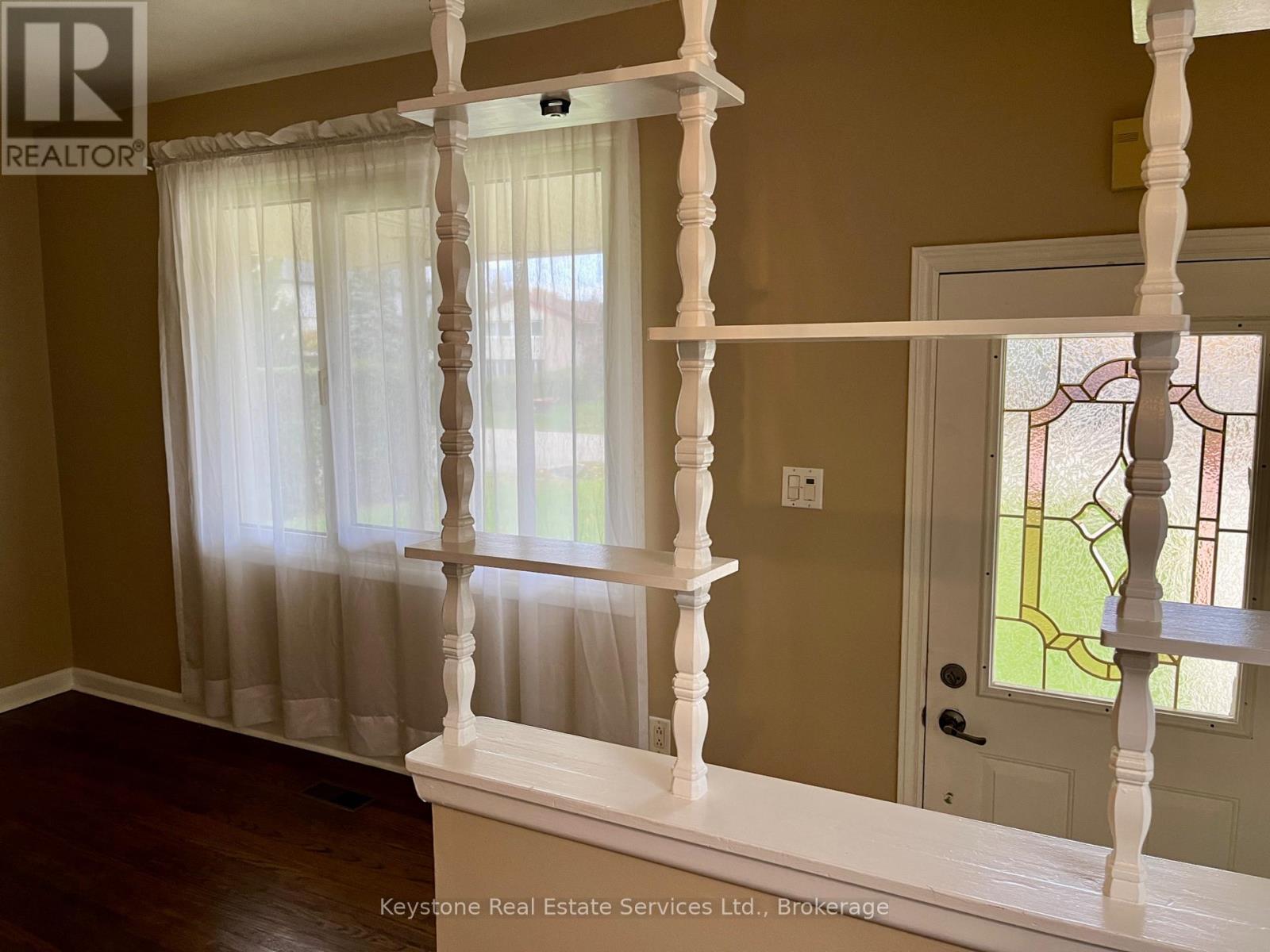 426 Seabourne Drive, Oakville, Ontario  L6L 4G2 - Photo 3 - W12749748