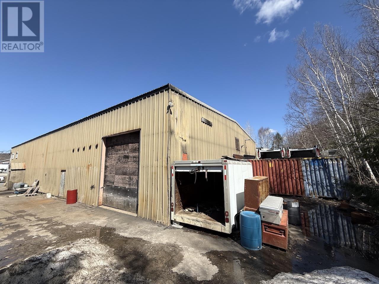 37 Perini Rd, Elliot Lake, Ontario  P5A 2T1 - Photo 3 - SM250407