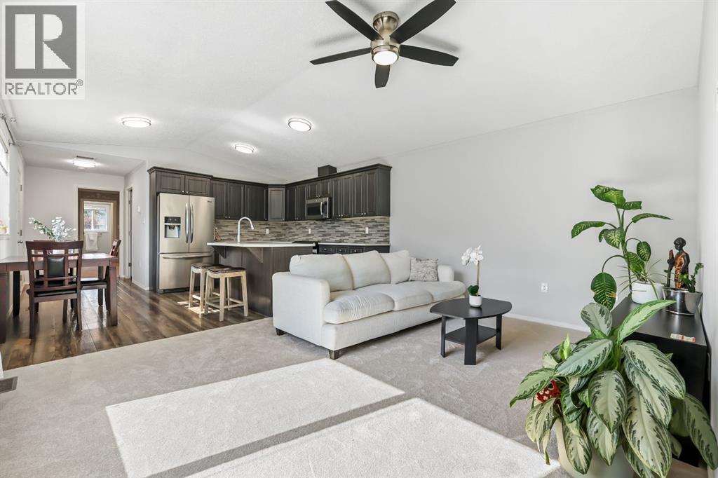 305 Stanley Avenue, Okotoks, Alberta  T1S 1M5 - Photo 4 - A2256943