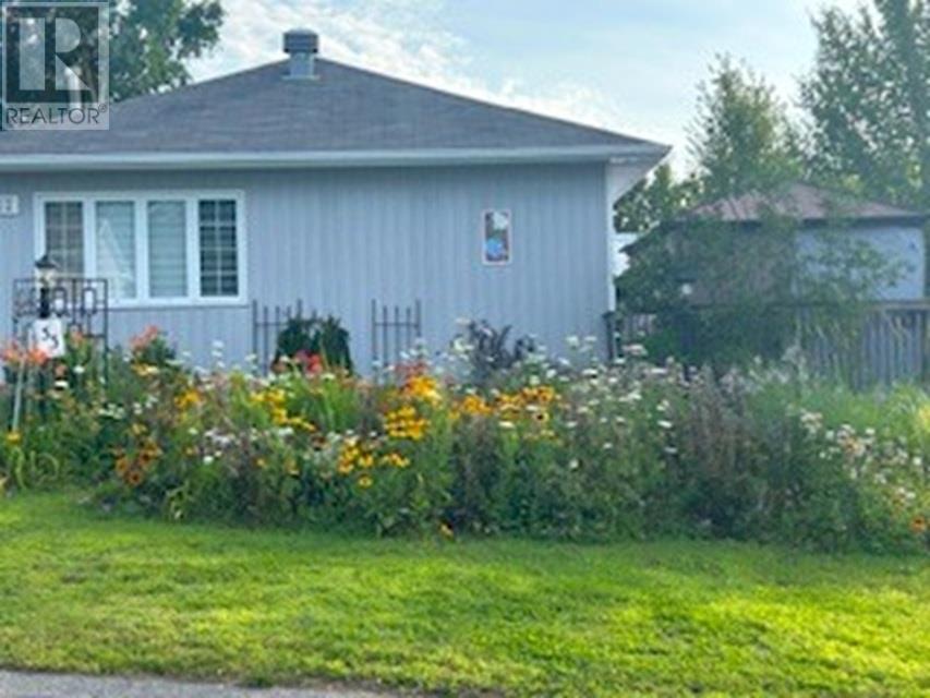 33 Macfarlane Rd, Elliot Lake, Ontario  P5A 1L2 - Photo 44 - SM260212