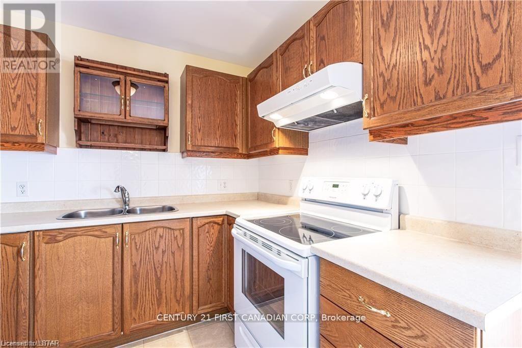 293 Blue Forest Drive, London North, Ontario  N6G 3J7 - Photo 4 - X12749670