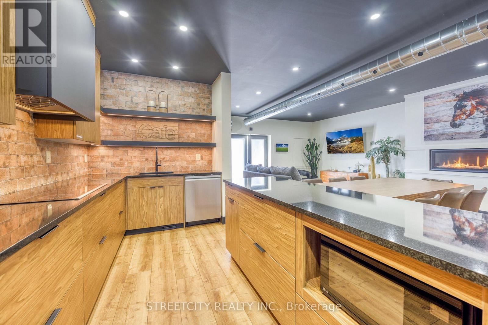 747 Broadway Street, Plympton-Wyoming, Ontario  N0N 1T0 - Photo 32 - X12749914