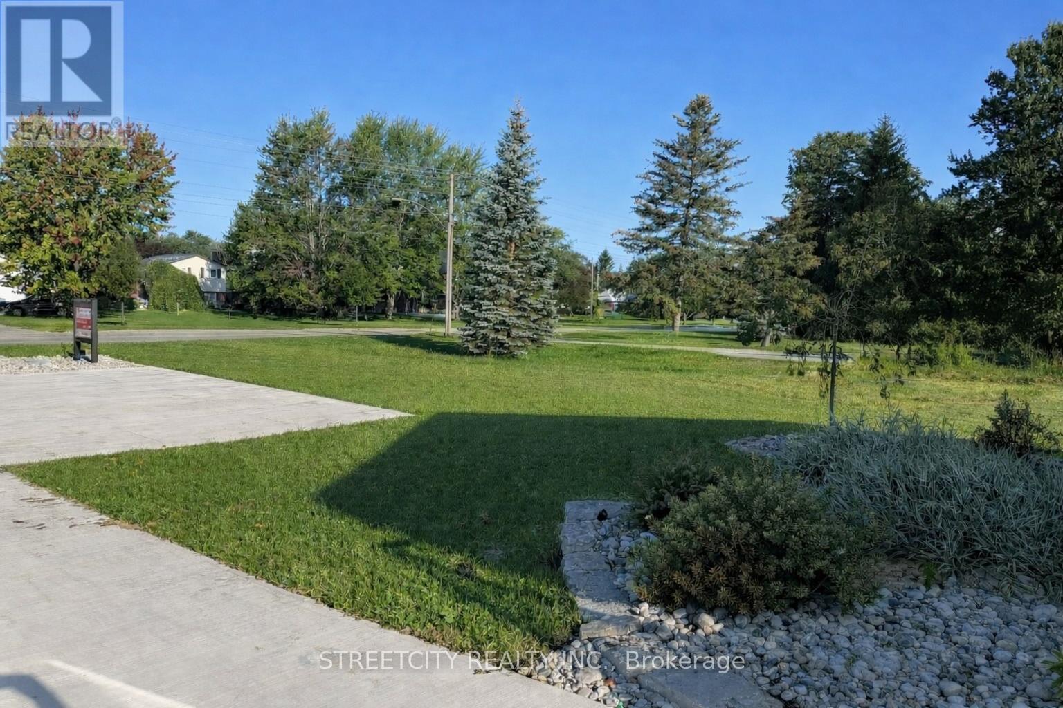 747 Broadway Street, Plympton-Wyoming, Ontario  N0N 1T0 - Photo 48 - X12749914