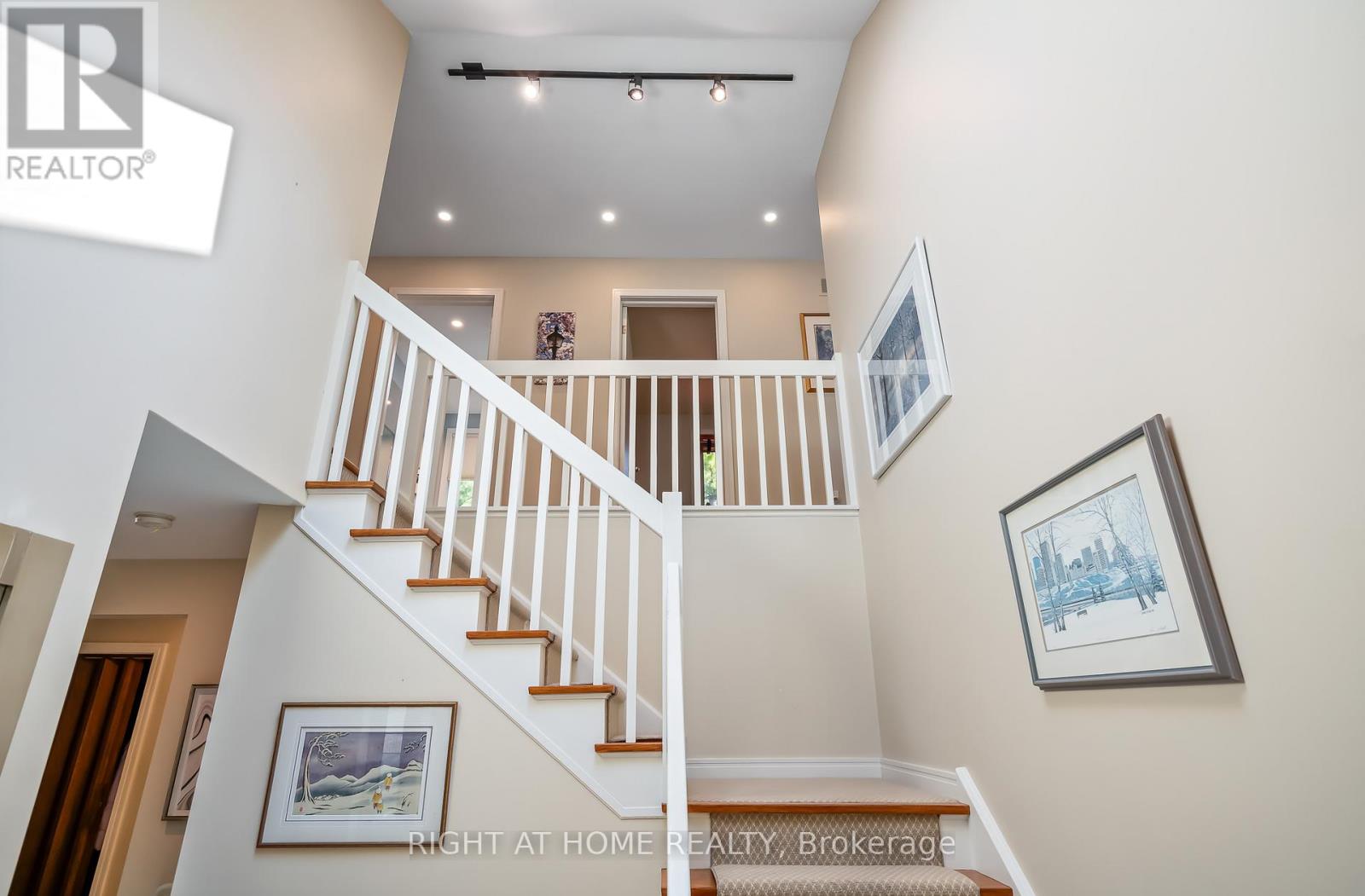 13 Oak Drive, Niagara-On-The-Lake, Ontario  L0S 1J0 - Photo 12 - X12464060