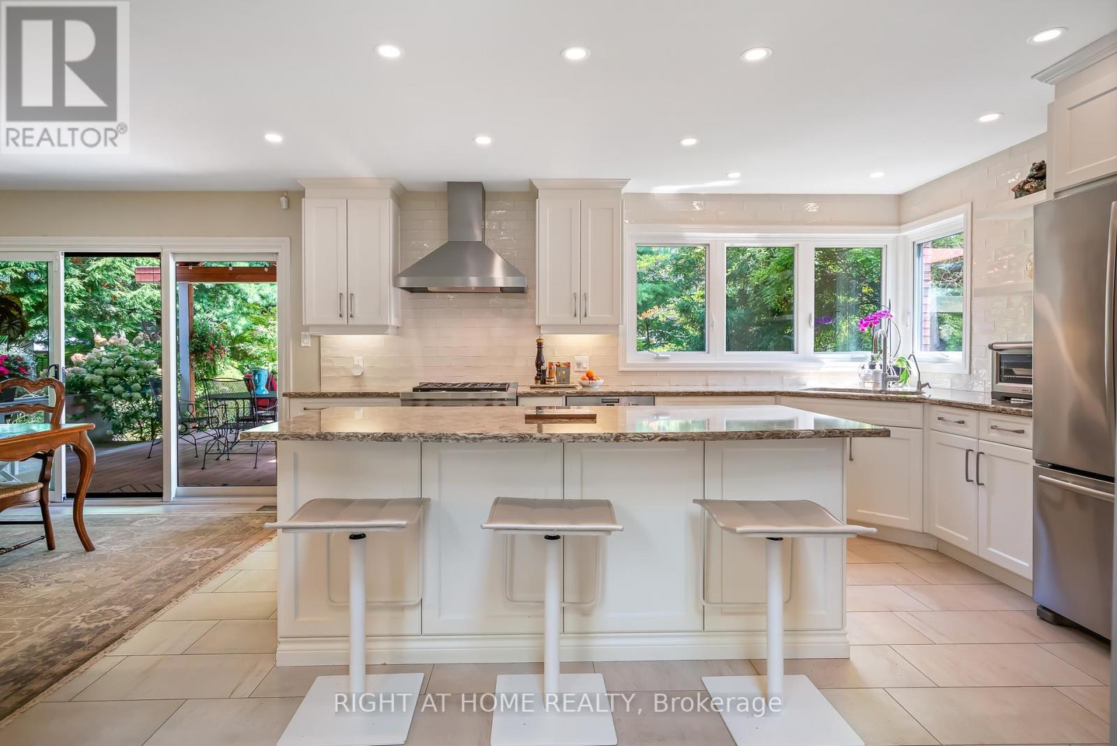 13 Oak Drive, Niagara-On-The-Lake, Ontario  L0S 1J0 - Photo 14 - X12464060