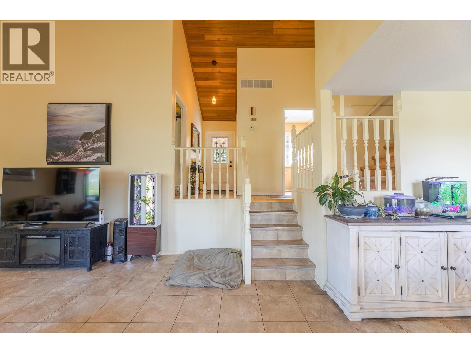 186 DEWDNEY Crescent Penticton Photo 13