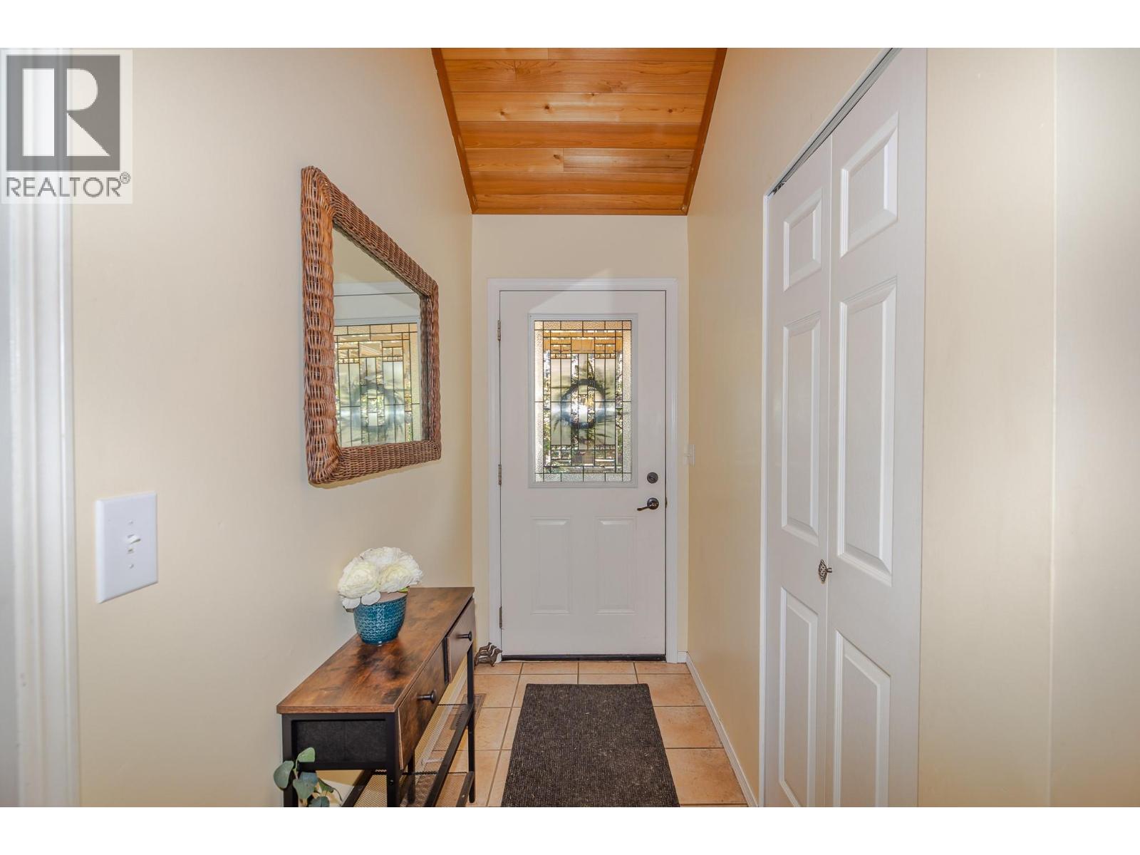 186 DEWDNEY Crescent Penticton Photo 15