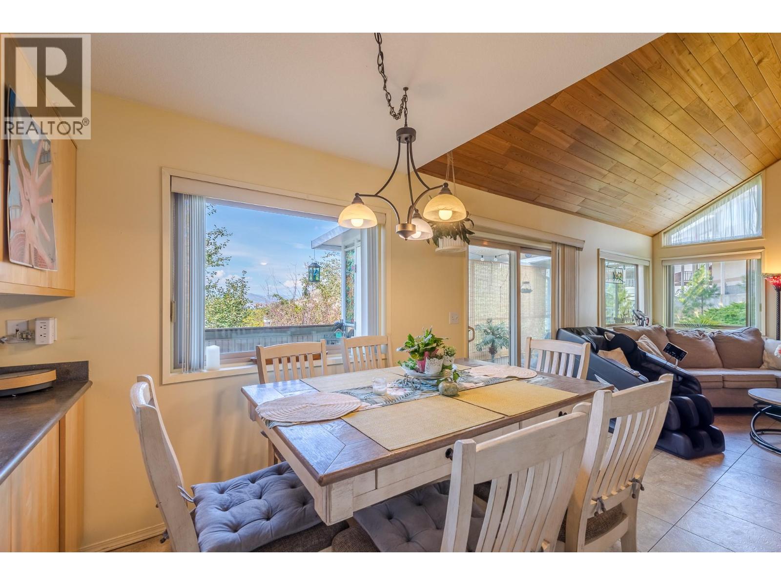 186 DEWDNEY Crescent Penticton Photo 8