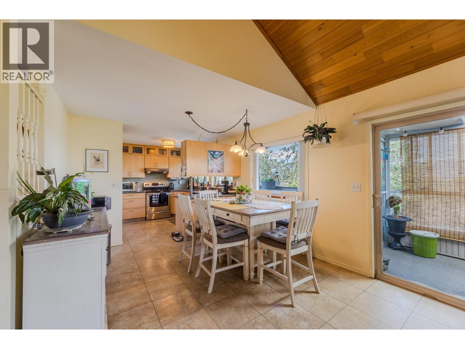 186 DEWDNEY Crescent Penticton Photo 9