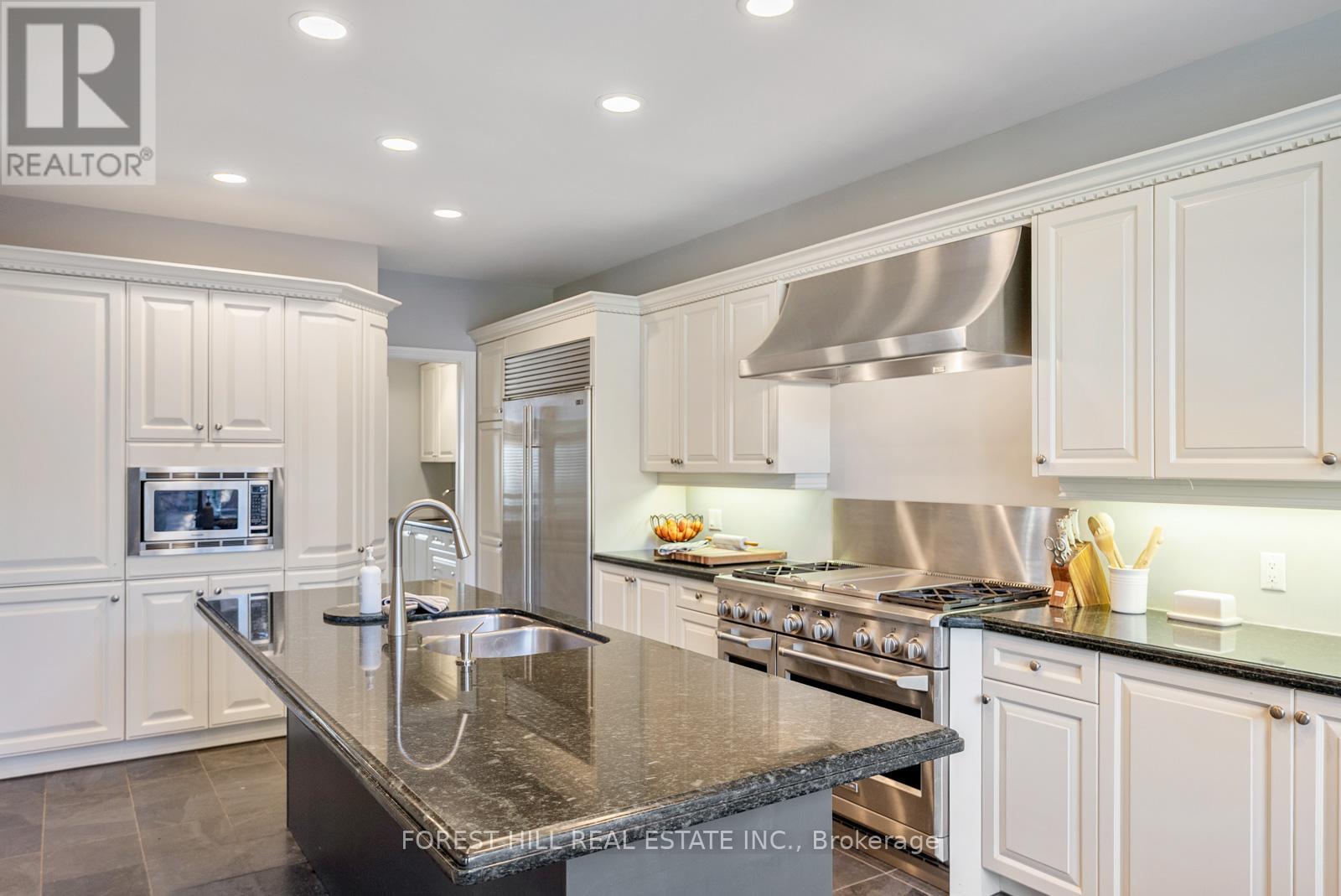 2 St Hildas Avenue, Toronto, Ontario  M4N 2P4 - Photo 18 - C12749688