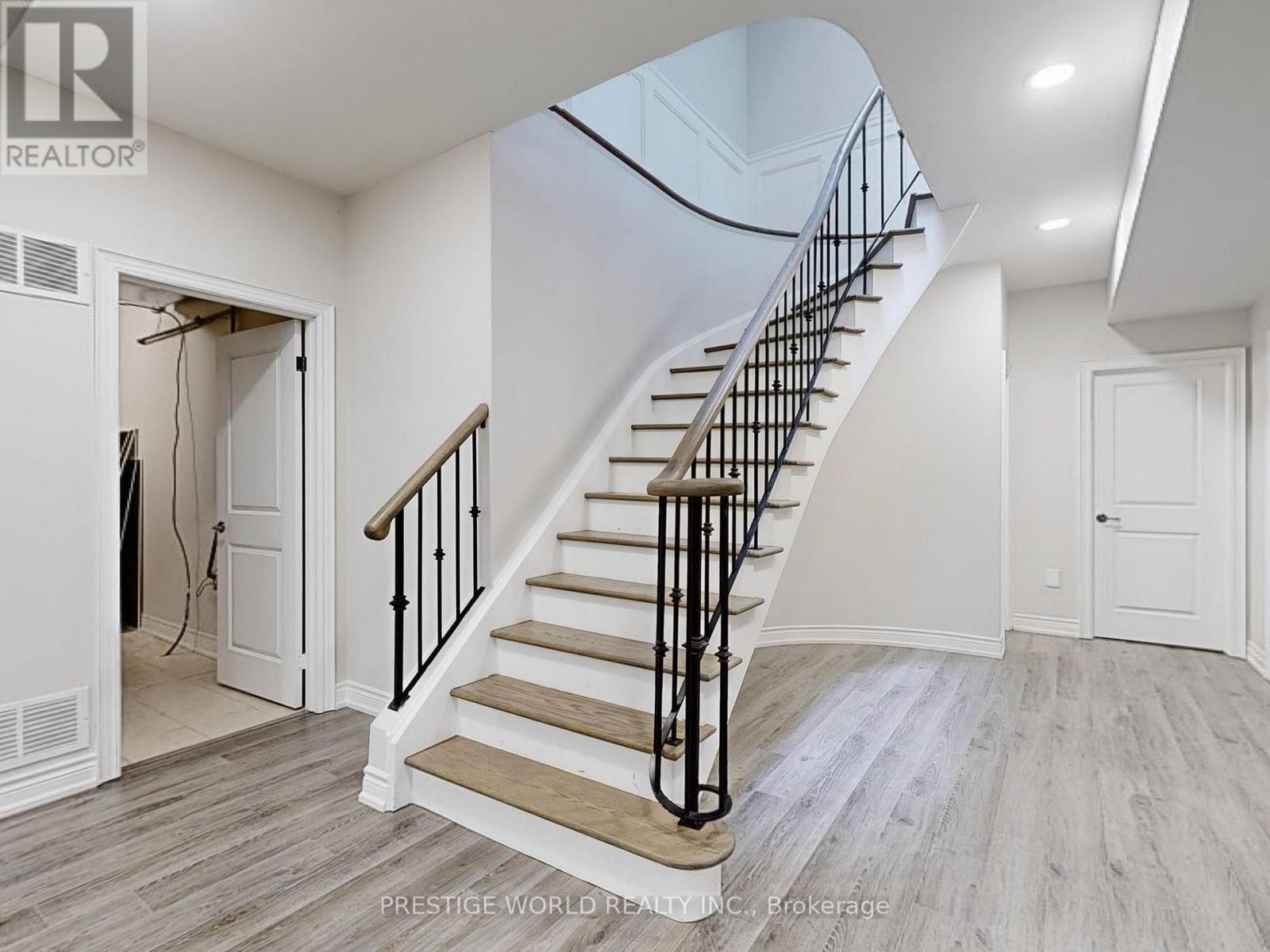 6 Blaine Drive, Toronto, Ontario  M3B 2G4 - Photo 31 - C12749818