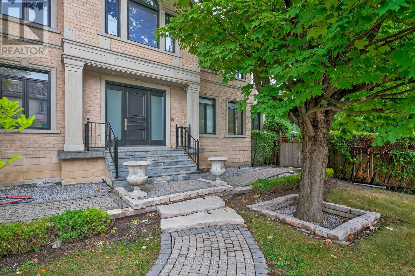 63 Gordon Road, Toronto, Ontario  M2P 1E3 - Photo 3 - C12749820