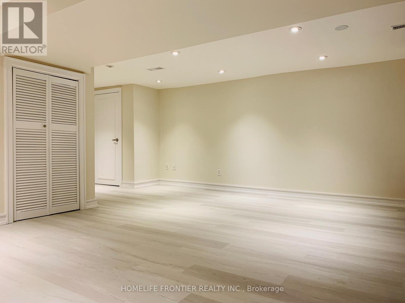 38 HENDERSON AVENUE, Toronto, Ontario