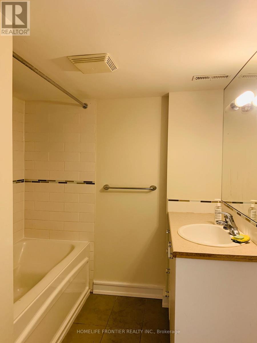 38 Henderson Avenue, Toronto, Ontario  M6J 2B8 - Photo 7 - C12749924