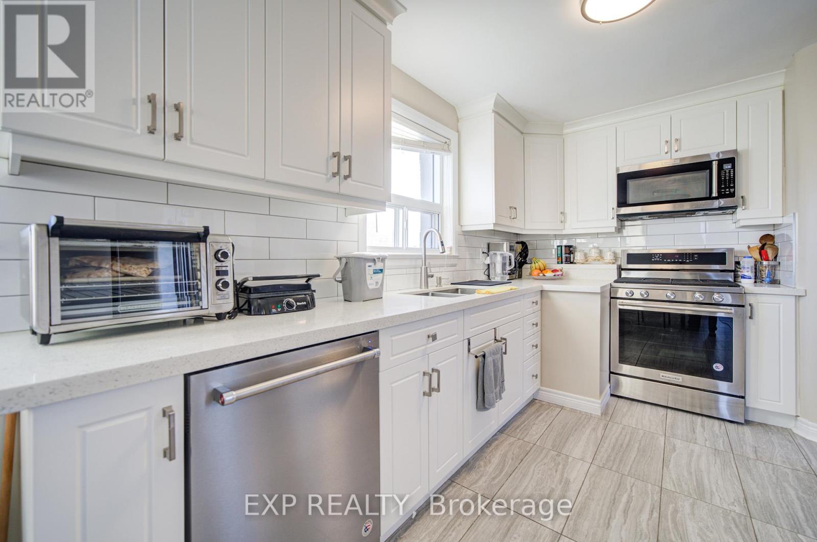 10 Pastrano Court, Toronto, Ontario  M1M 1X1 - Photo 15 - E12749874