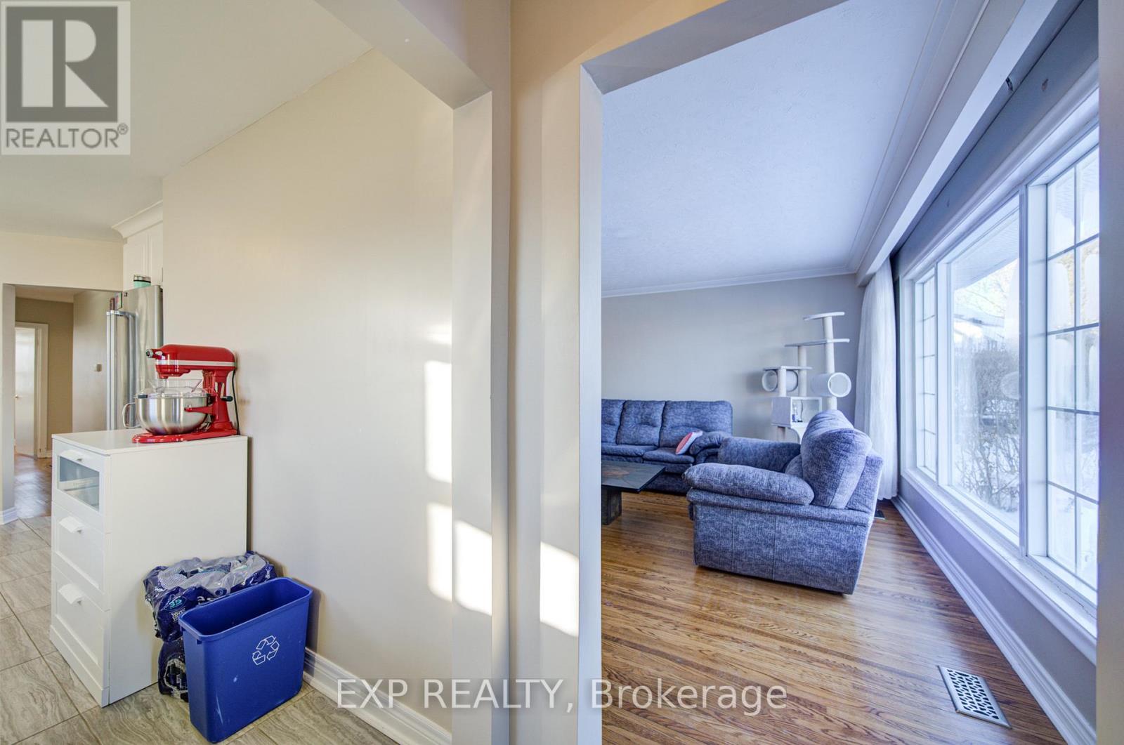 10 Pastrano Court, Toronto, Ontario  M1M 1X1 - Photo 4 - E12749874